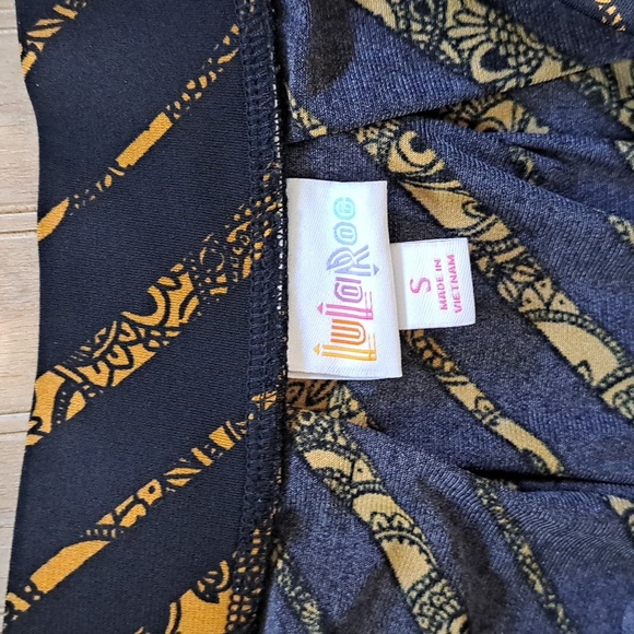 LuLaRoe Modest Elastic Waist Pockets A-Line Fit & Flare Skater Skirt (Fits S/M) - Picture 2 of 9